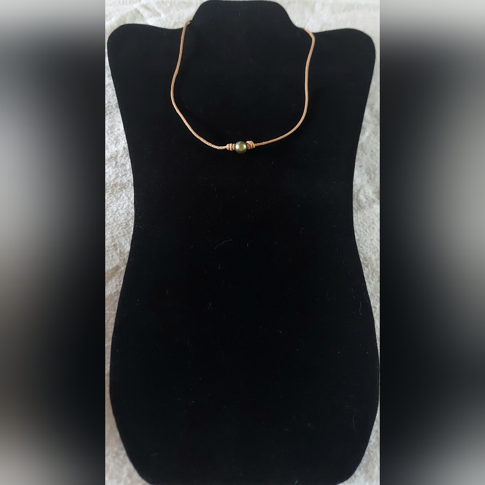Handmade Light Green Pearl & Natural Leather Necklace